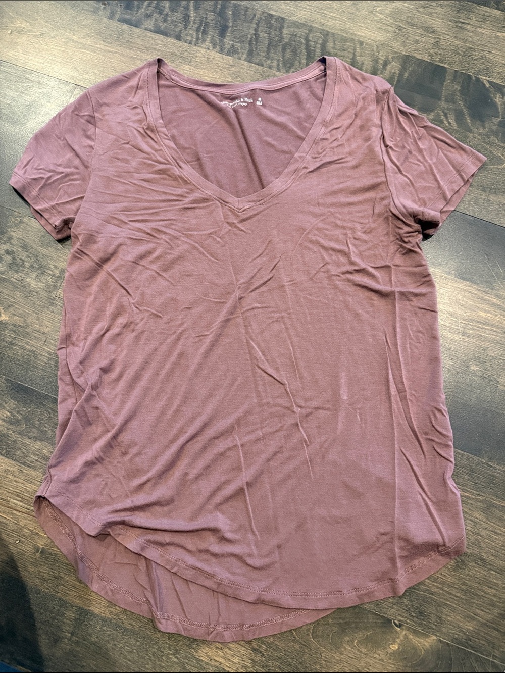 Abercrombie & Fitch Women's V-Neck Tee in Mauve